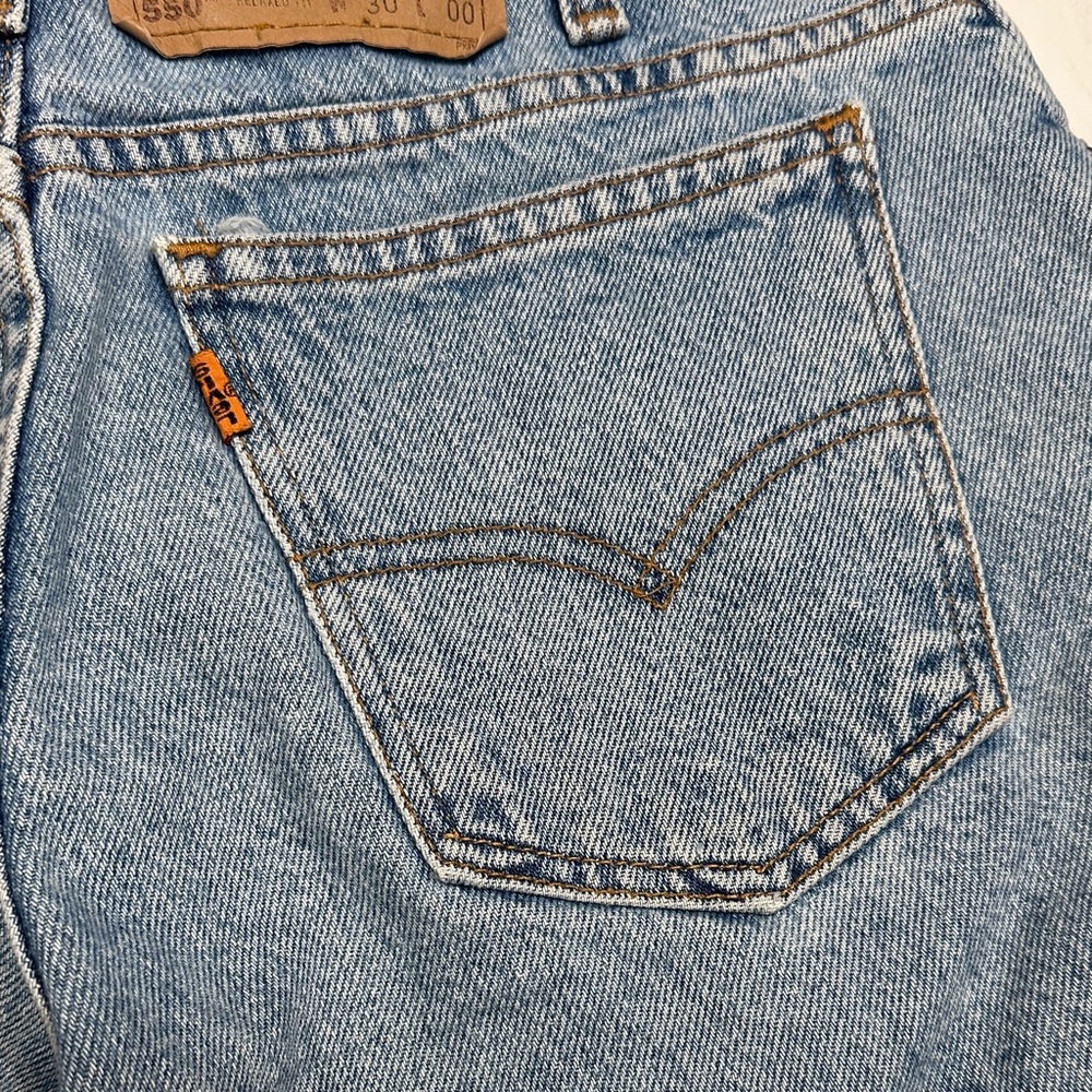 90s Vintage Levi's 550 High Rise Light Wash Relaxed Fit Denim Shorts - Picture 4 of 6